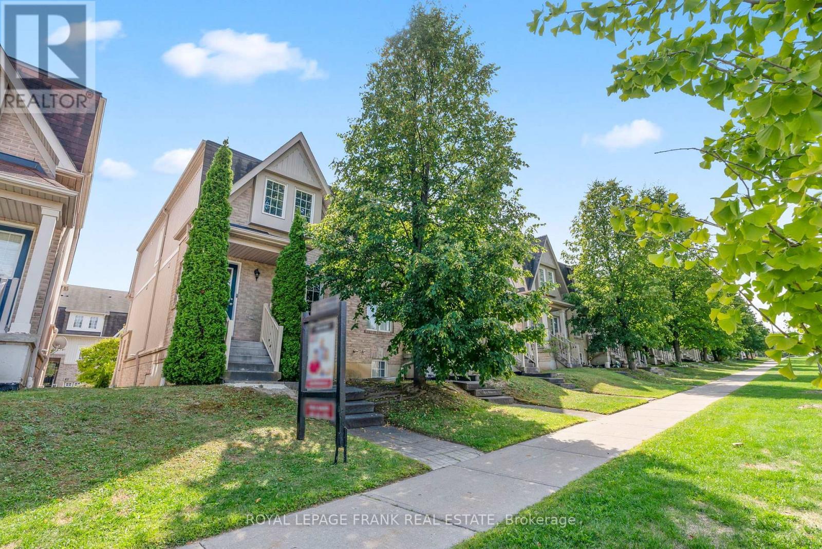 












31 - 735 SHEPPARD AVENUE

,
Pickering (Woodlands),




Ontario
L1V7K5

