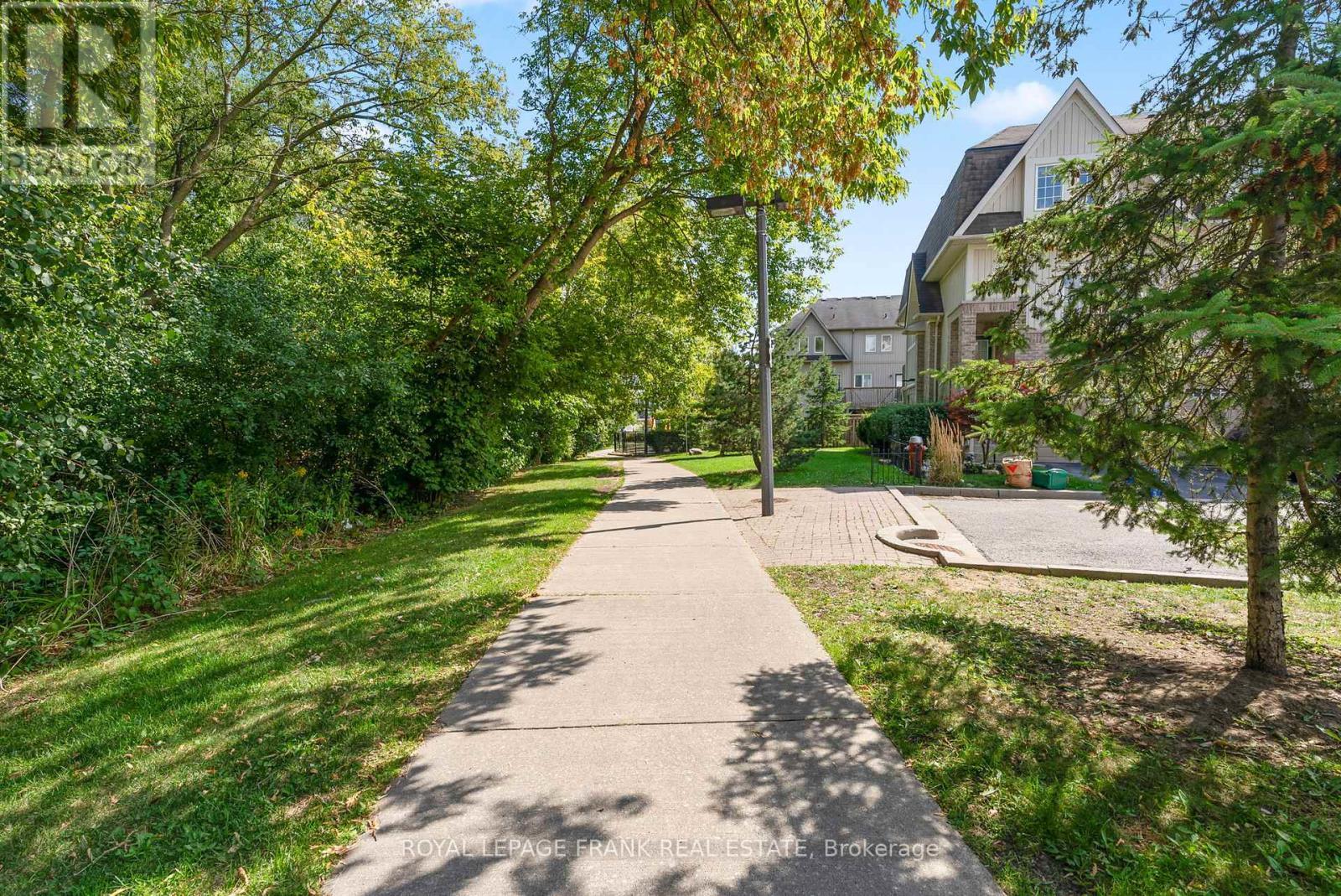 












31 - 735 SHEPPARD AVENUE

,
Pickering (Woodlands),




Ontario
L1V7K5

