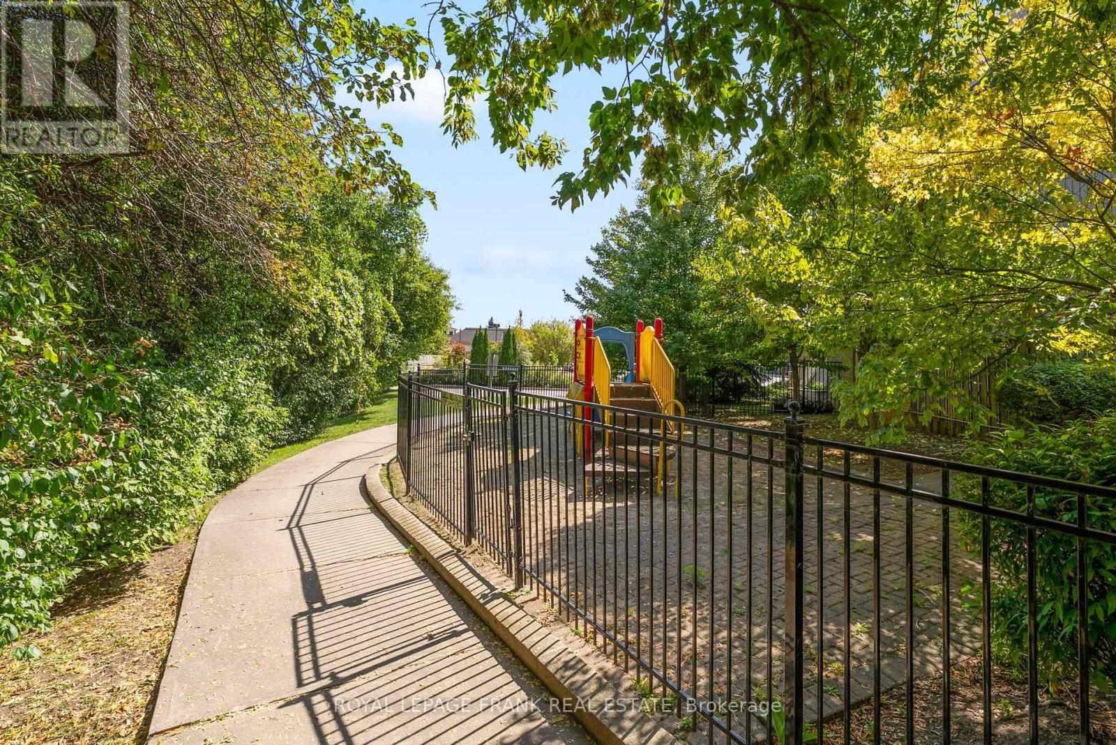 












31 - 735 SHEPPARD AVENUE

,
Pickering (Woodlands),




Ontario
L1V7K5


