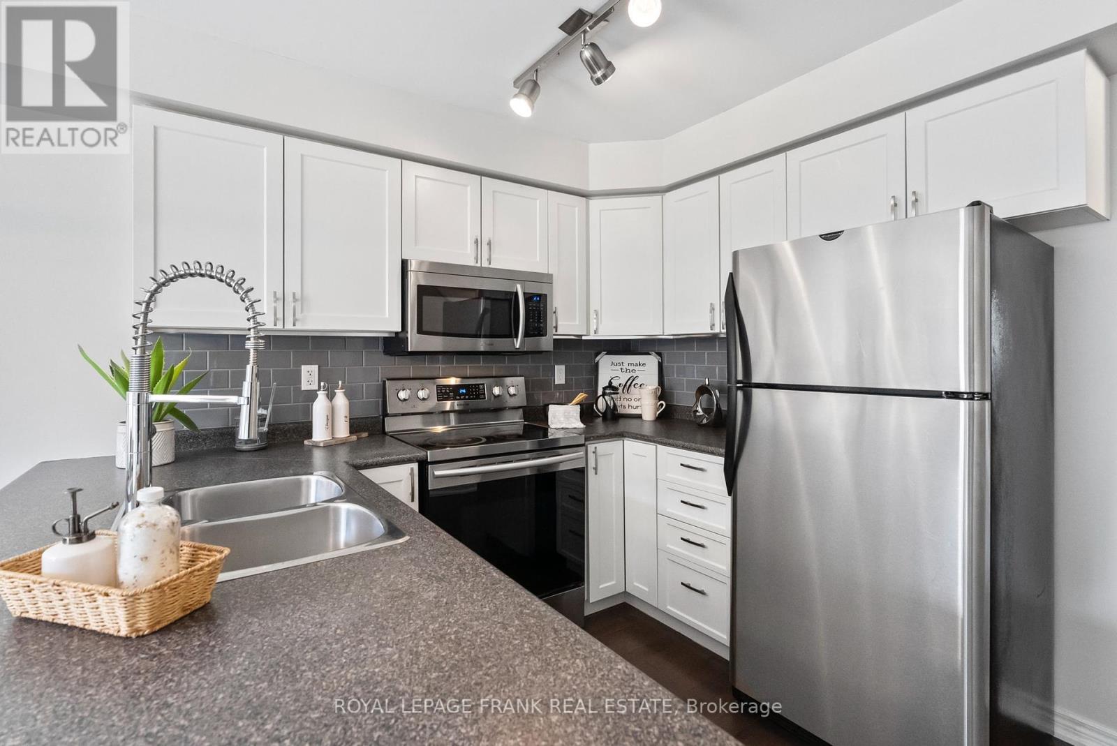 












31 - 735 SHEPPARD AVENUE

,
Pickering (Woodlands),




Ontario
L1V7K5

