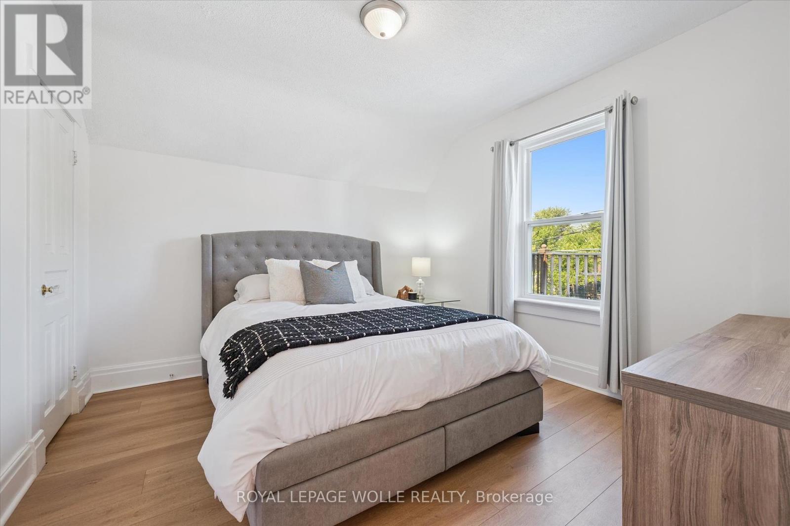 












233 DUKE STREET E

,
Kitchener,




Ontario
N2H1B2

