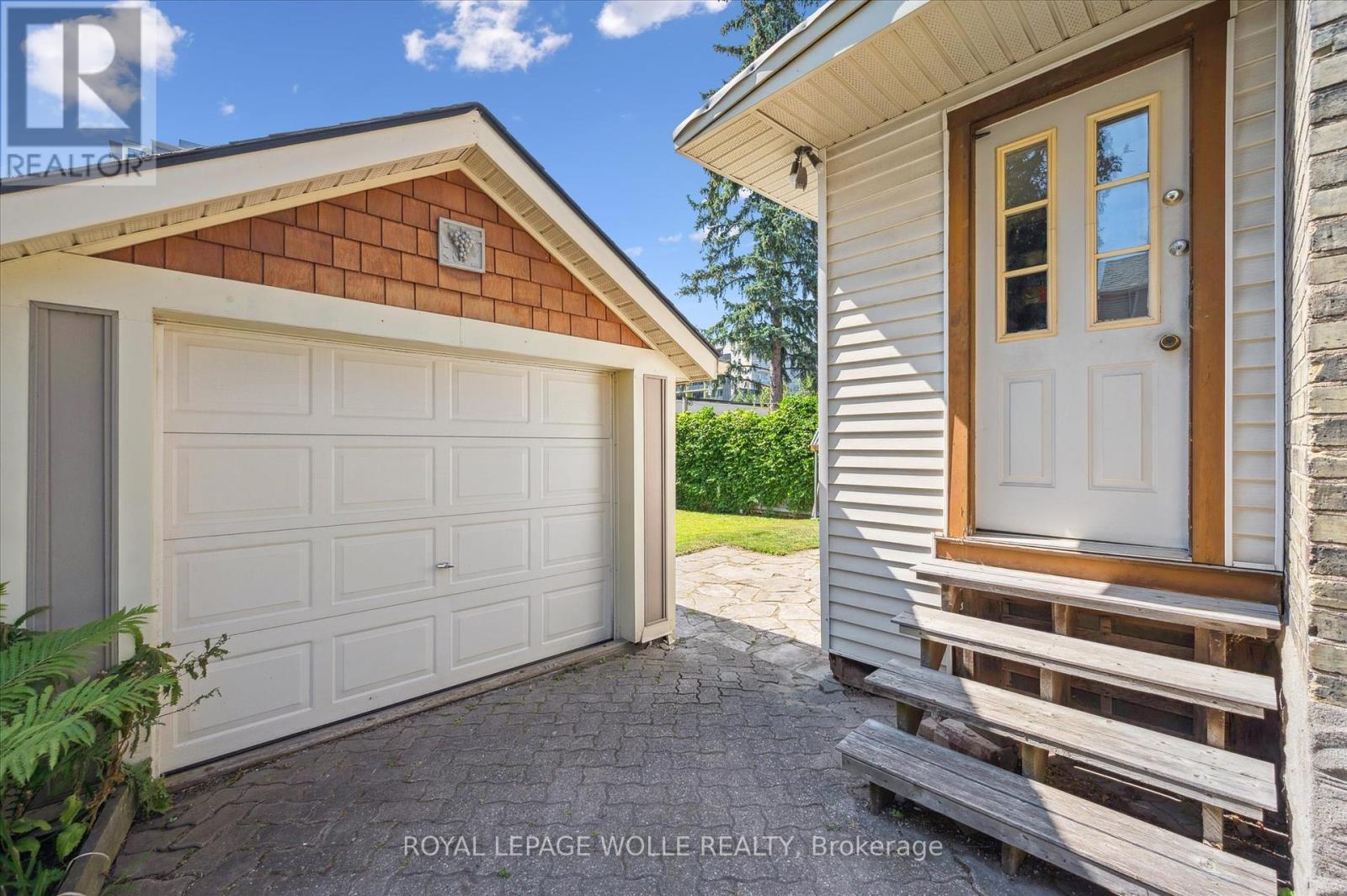 












233 DUKE STREET E

,
Kitchener,




Ontario
N2H1B2

