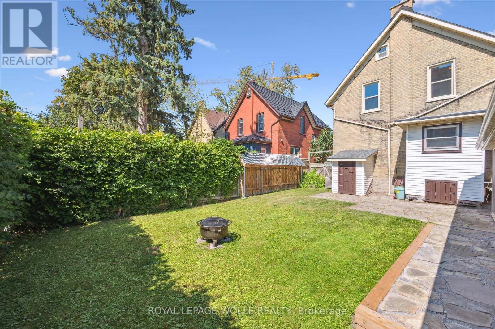 












233 DUKE STREET E

,
Kitchener,




Ontario
N2H1B2

