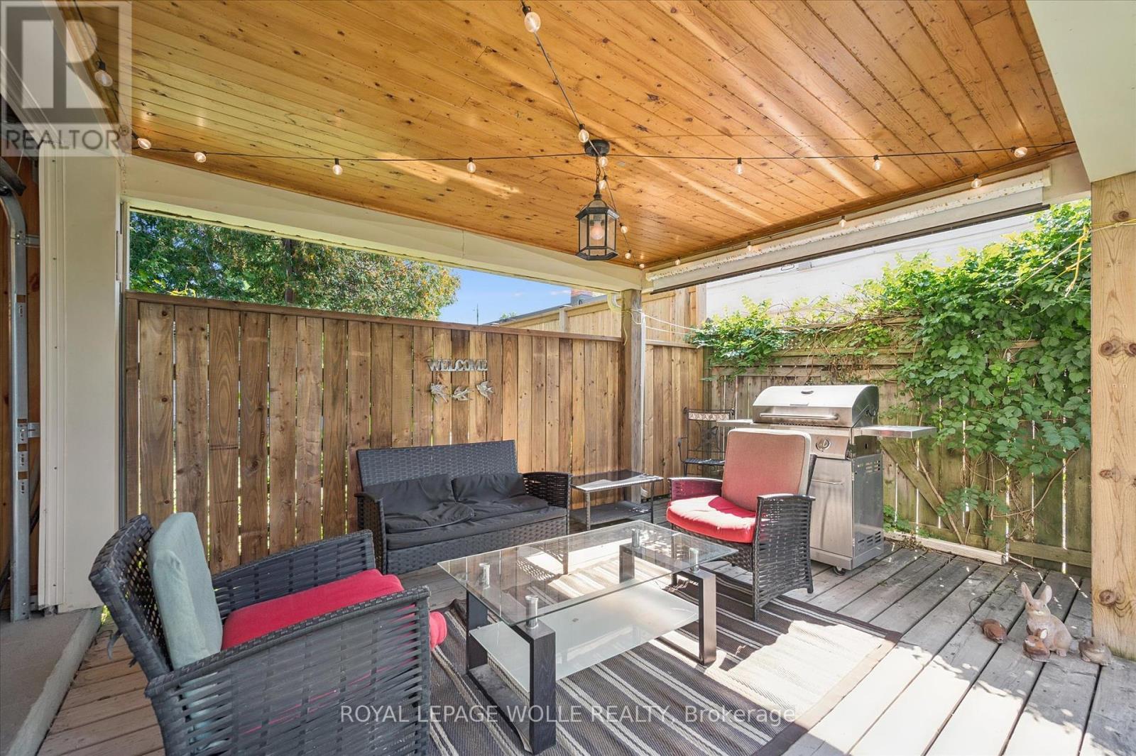 












233 DUKE STREET E

,
Kitchener,




Ontario
N2H1B2

