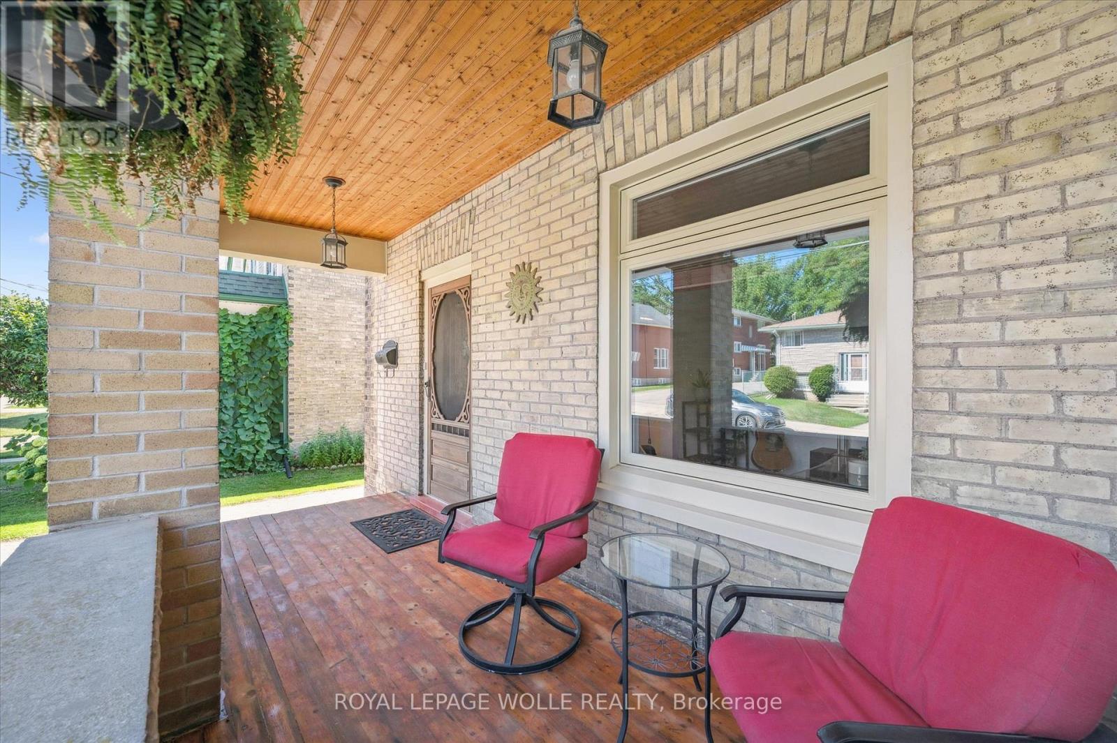 












233 DUKE STREET E

,
Kitchener,




Ontario
N2H1B2

