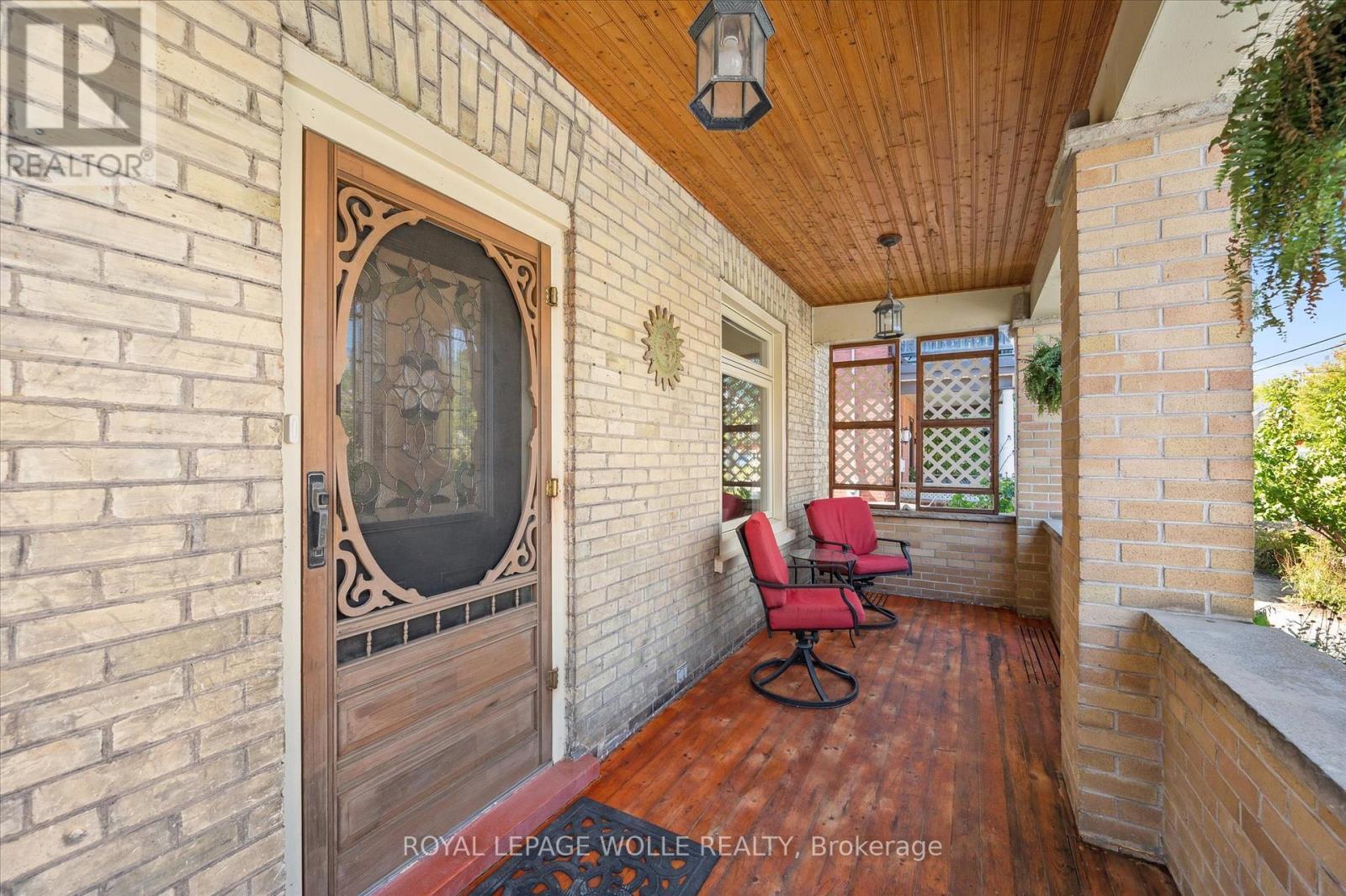 












233 DUKE STREET E

,
Kitchener,




Ontario
N2H1B2

