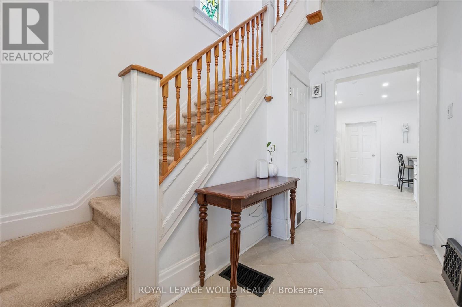 












233 DUKE STREET E

,
Kitchener,




Ontario
N2H1B2

