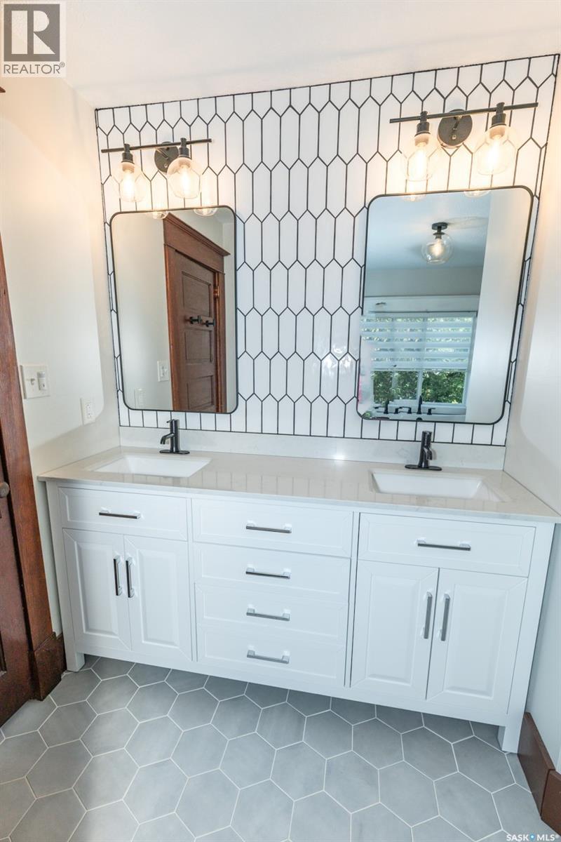 












533 Manitoba AVENUE

,
Kerrobert,




Saskatchewan
S0L1R0

