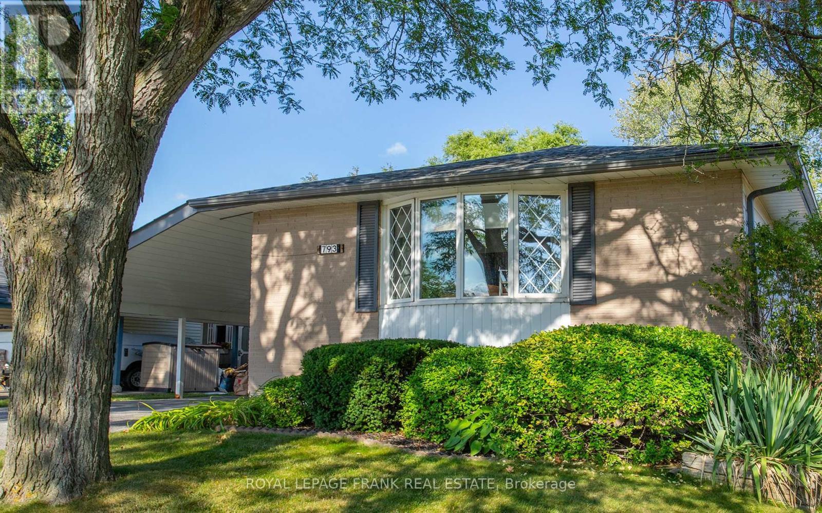 












793 CENTRAL PARK BOULEVARD N

,
Oshawa (Centennial),




Ontario
L1G6B2


