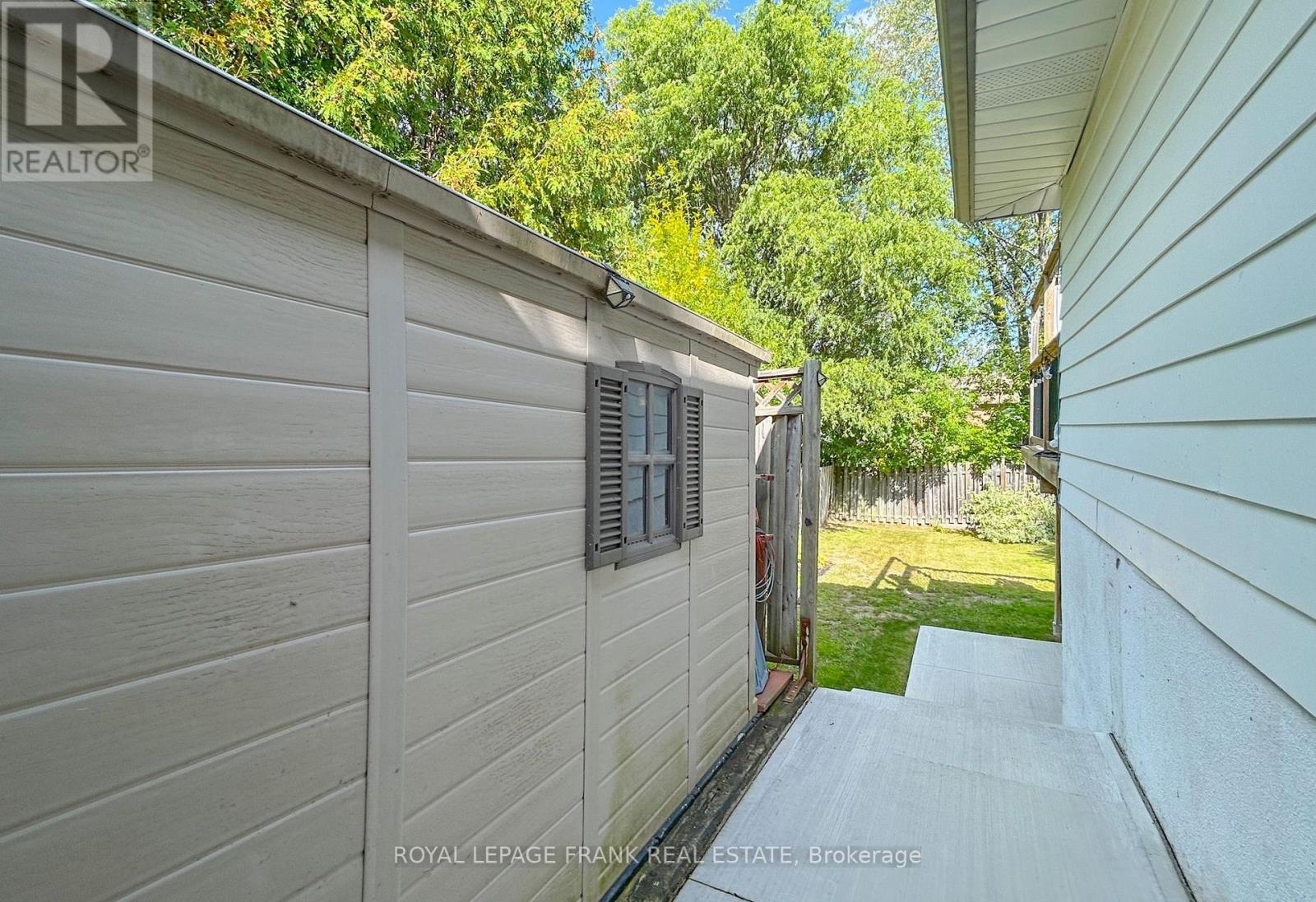 












793 CENTRAL PARK BOULEVARD N

,
Oshawa (Centennial),




Ontario
L1G6B2

