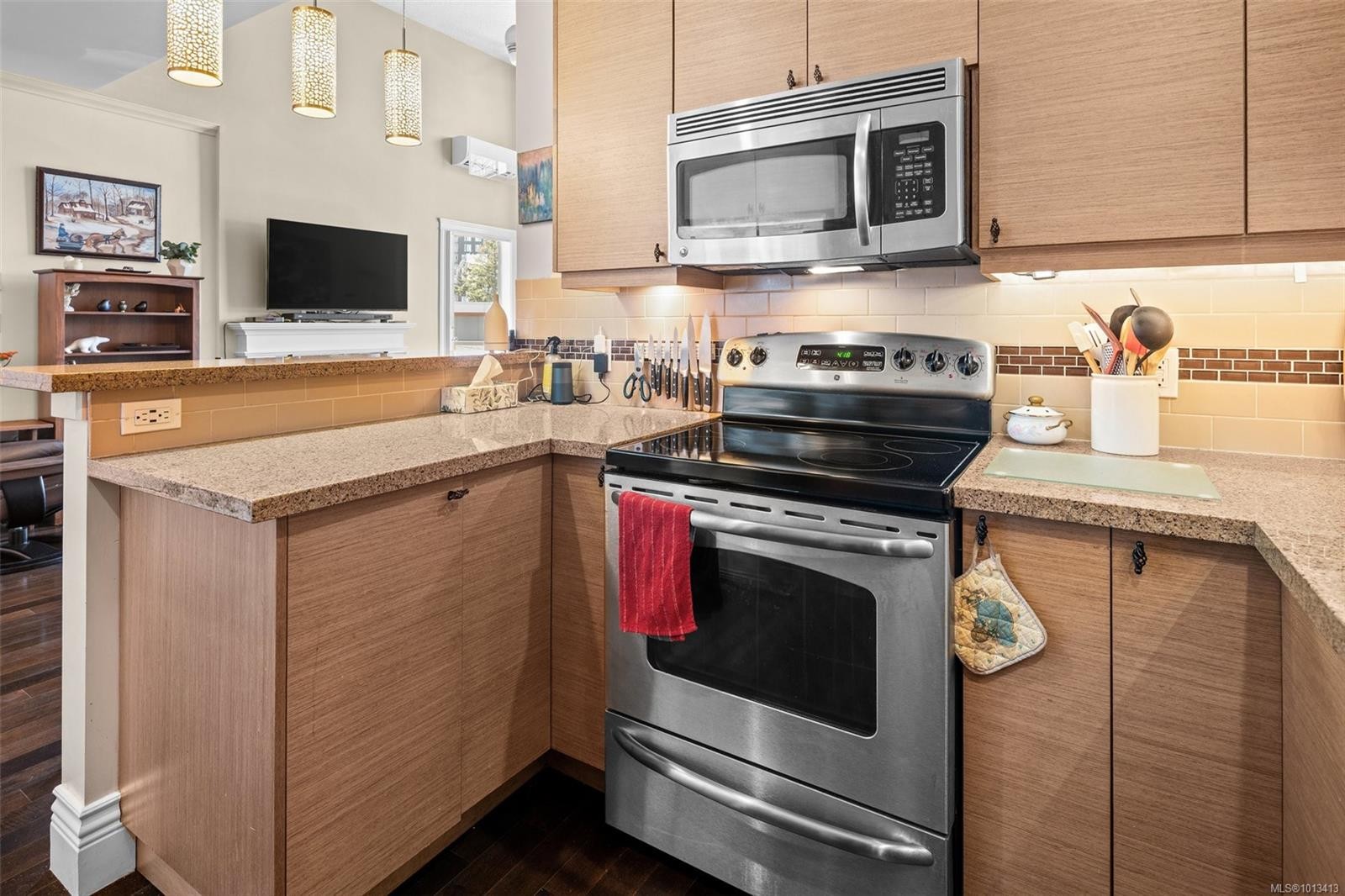 









751


Goldstream

Ave, 308,
Langford,




BC
V9B 2X4

