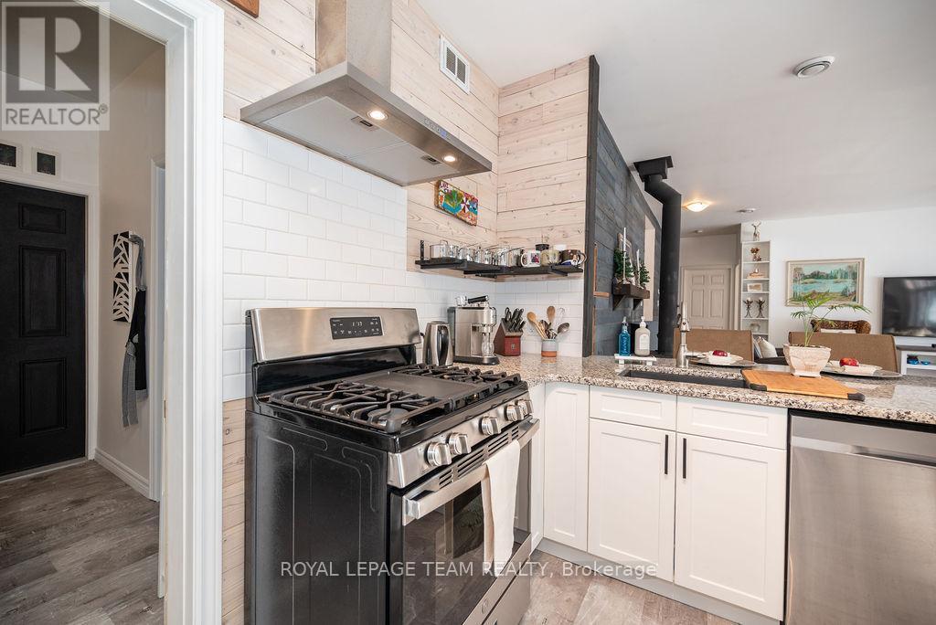 












188 PAUGH LAKE ROAD

,
Madawaska Valley,




Ontario
K0J1B0

