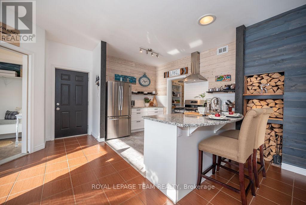 












188 PAUGH LAKE ROAD

,
Madawaska Valley,




Ontario
K0J1B0

