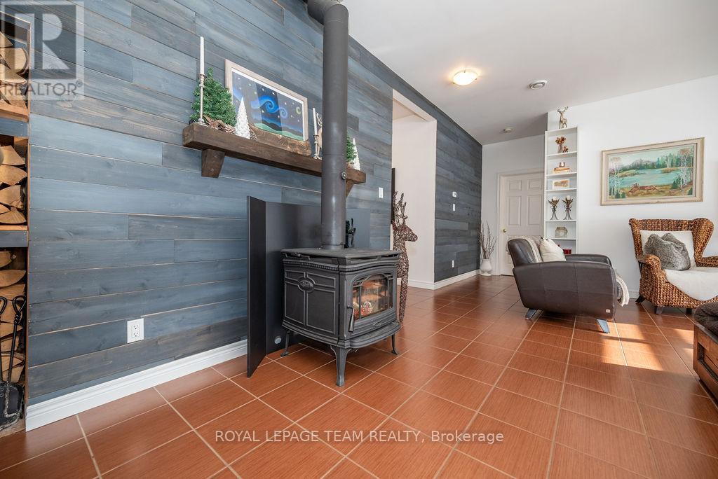 












188 PAUGH LAKE ROAD

,
Madawaska Valley,




Ontario
K0J1B0

