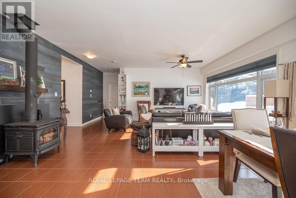 












188 PAUGH LAKE ROAD

,
Madawaska Valley,




Ontario
K0J1B0

