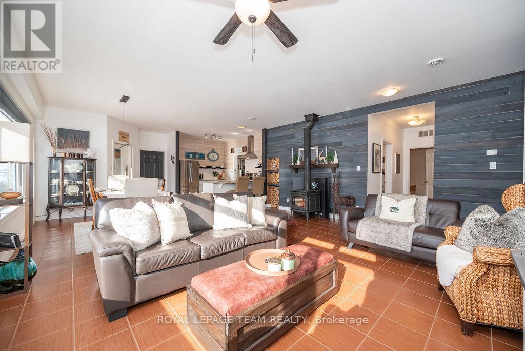 












188 PAUGH LAKE ROAD

,
Madawaska Valley,




Ontario
K0J1B0

