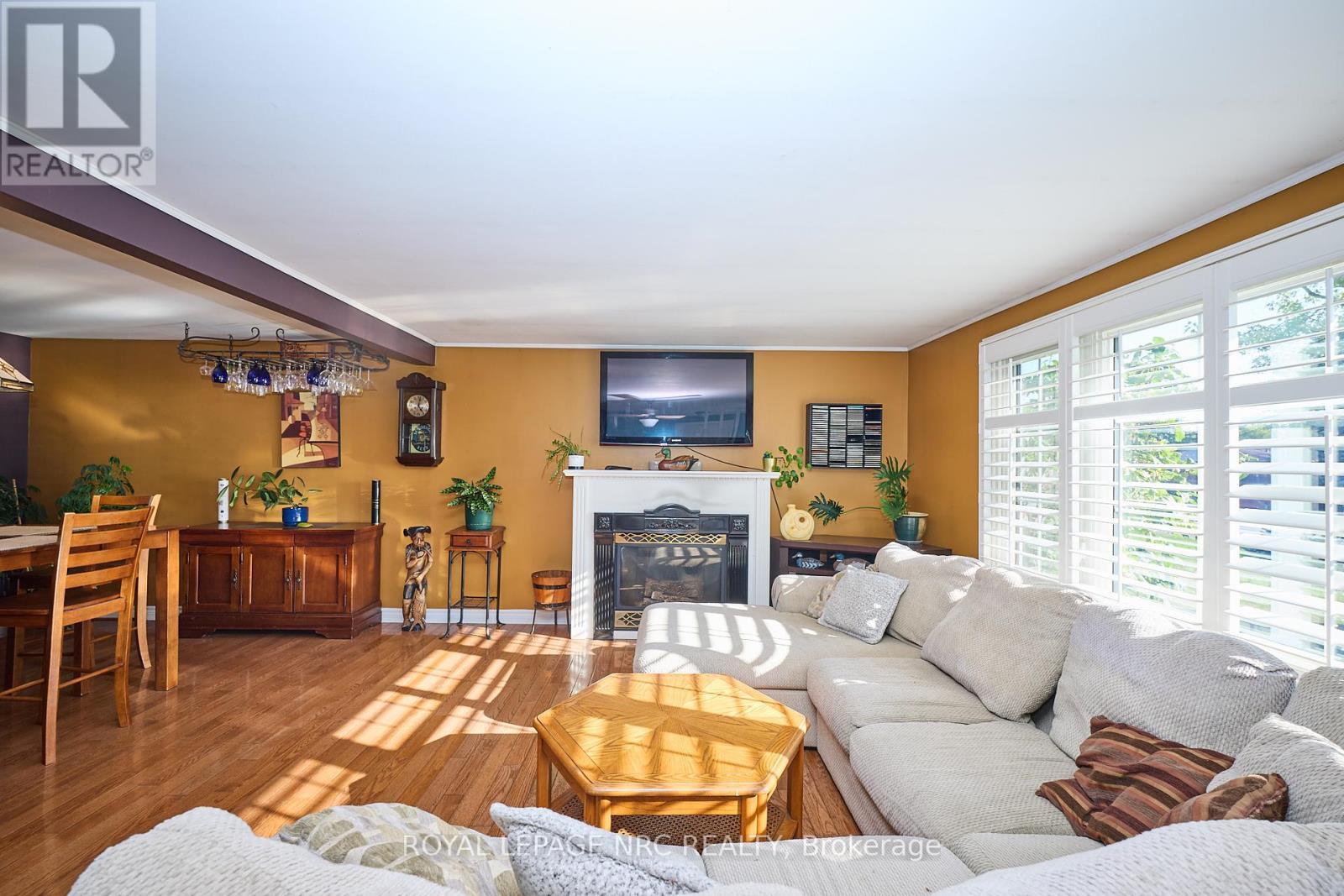 












489 LAKESIDE ROAD

,
Fort Erie (Crescent Park),




Ontario
L2A4X8

