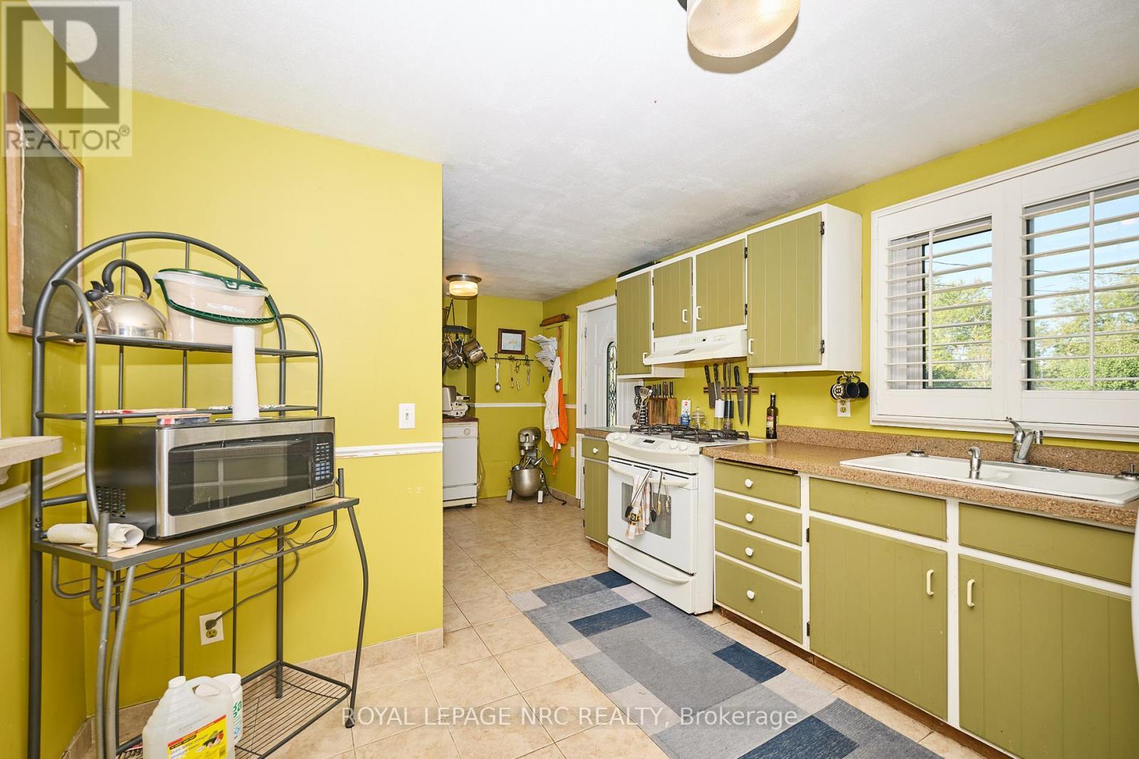 












489 LAKESIDE ROAD

,
Fort Erie (Crescent Park),




Ontario
L2A4X8


