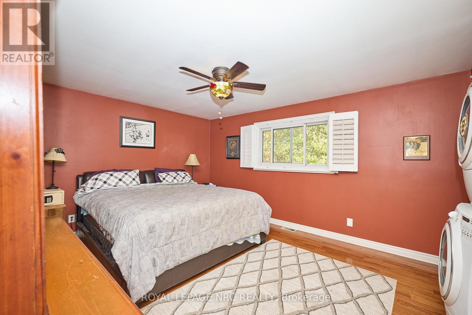 












489 LAKESIDE ROAD

,
Fort Erie (Crescent Park),




Ontario
L2A4X8

