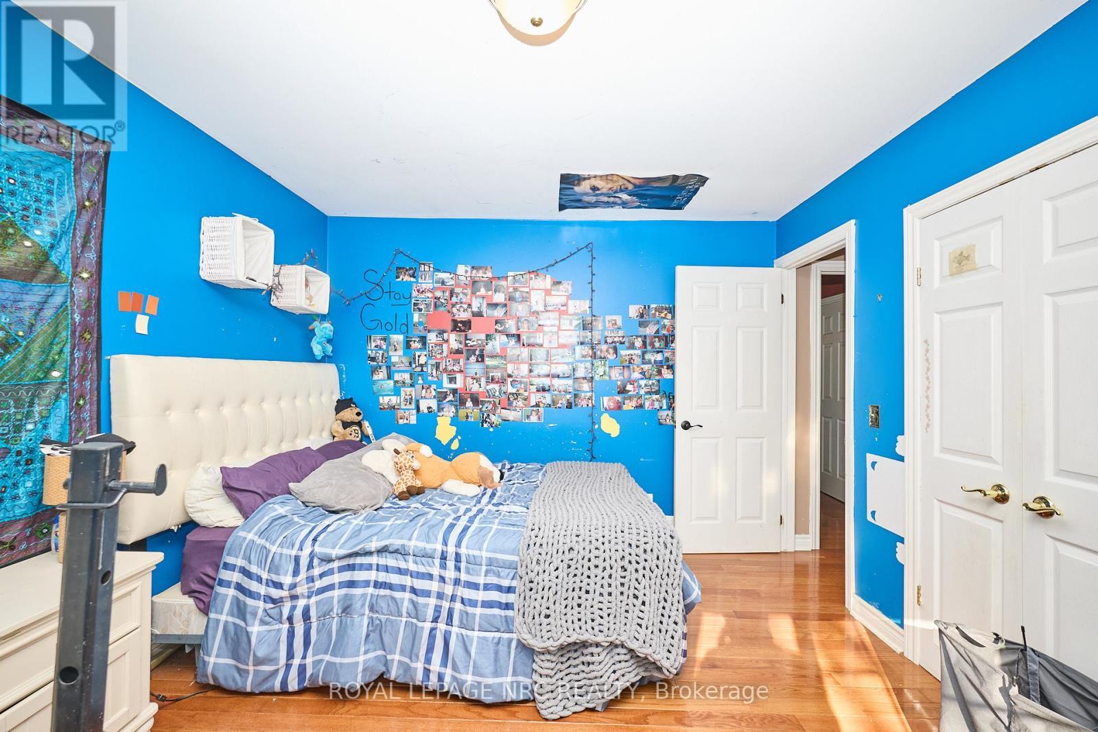 












489 LAKESIDE ROAD

,
Fort Erie (Crescent Park),




Ontario
L2A4X8

