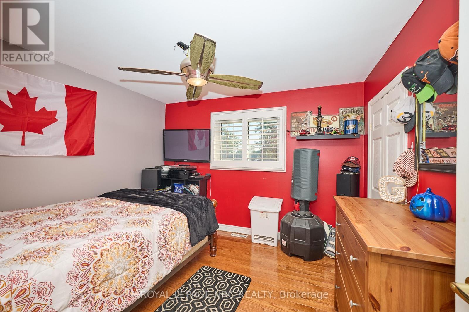 












489 LAKESIDE ROAD

,
Fort Erie (Crescent Park),




Ontario
L2A4X8


