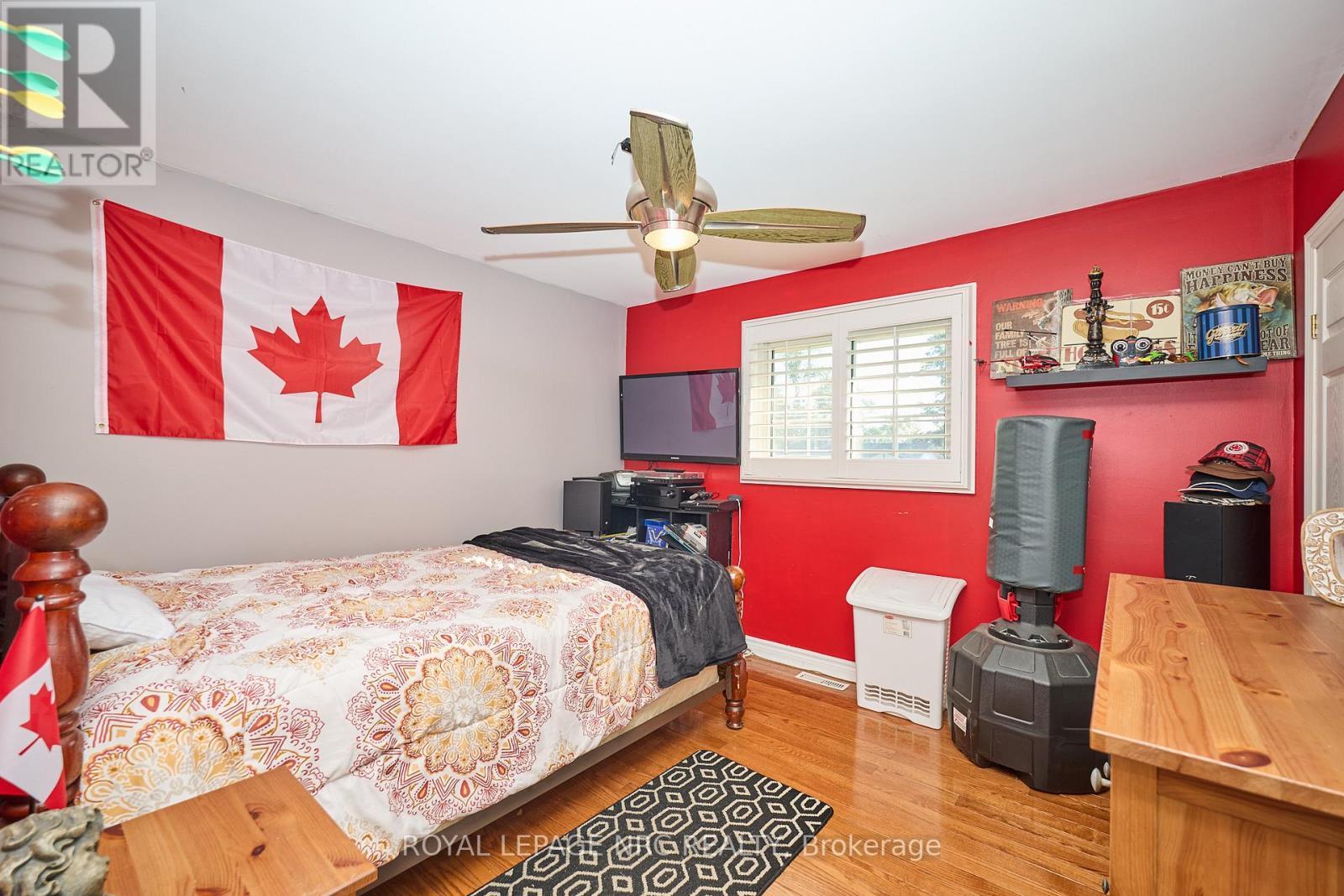












489 LAKESIDE ROAD

,
Fort Erie (Crescent Park),




Ontario
L2A4X8

