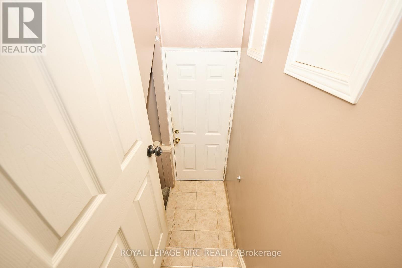 












489 LAKESIDE ROAD

,
Fort Erie (Crescent Park),




Ontario
L2A4X8

