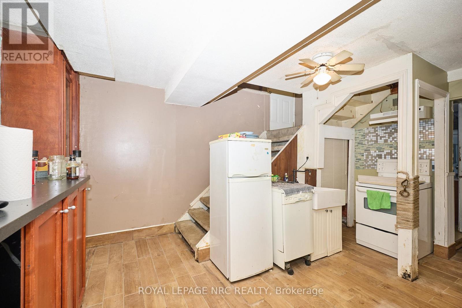 












489 LAKESIDE ROAD

,
Fort Erie (Crescent Park),




Ontario
L2A4X8

