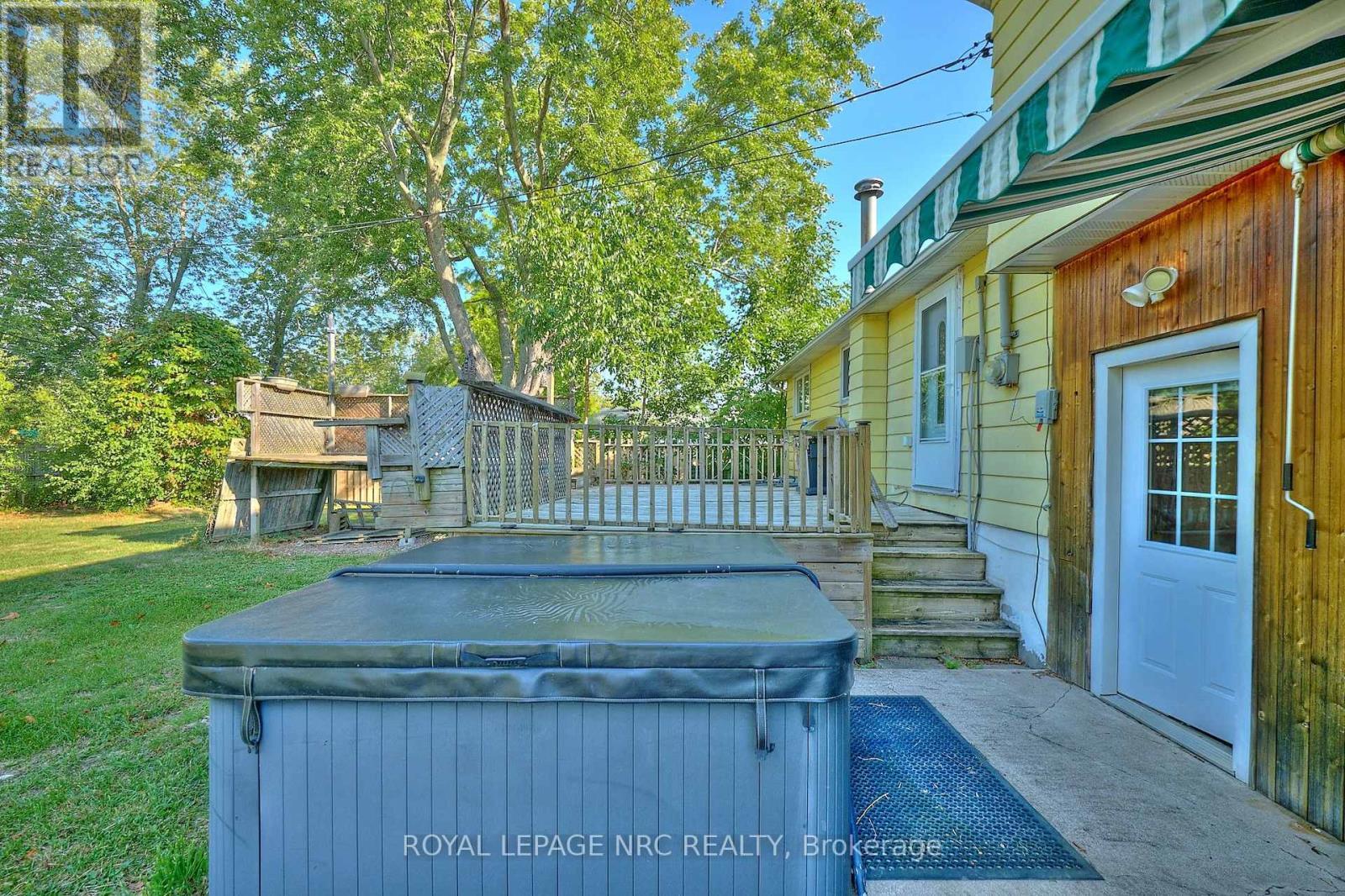 












489 LAKESIDE ROAD

,
Fort Erie (Crescent Park),




Ontario
L2A4X8

