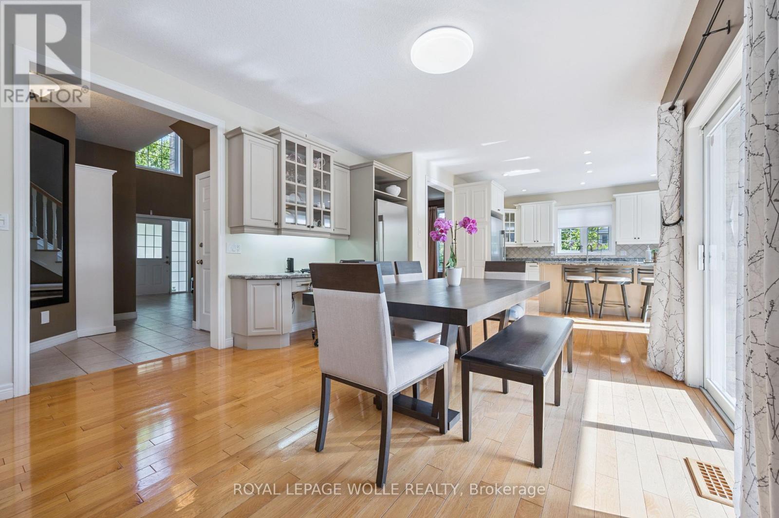 












867 CREEKSIDE DRIVE

,
Waterloo,




Ontario
N2V2S7

