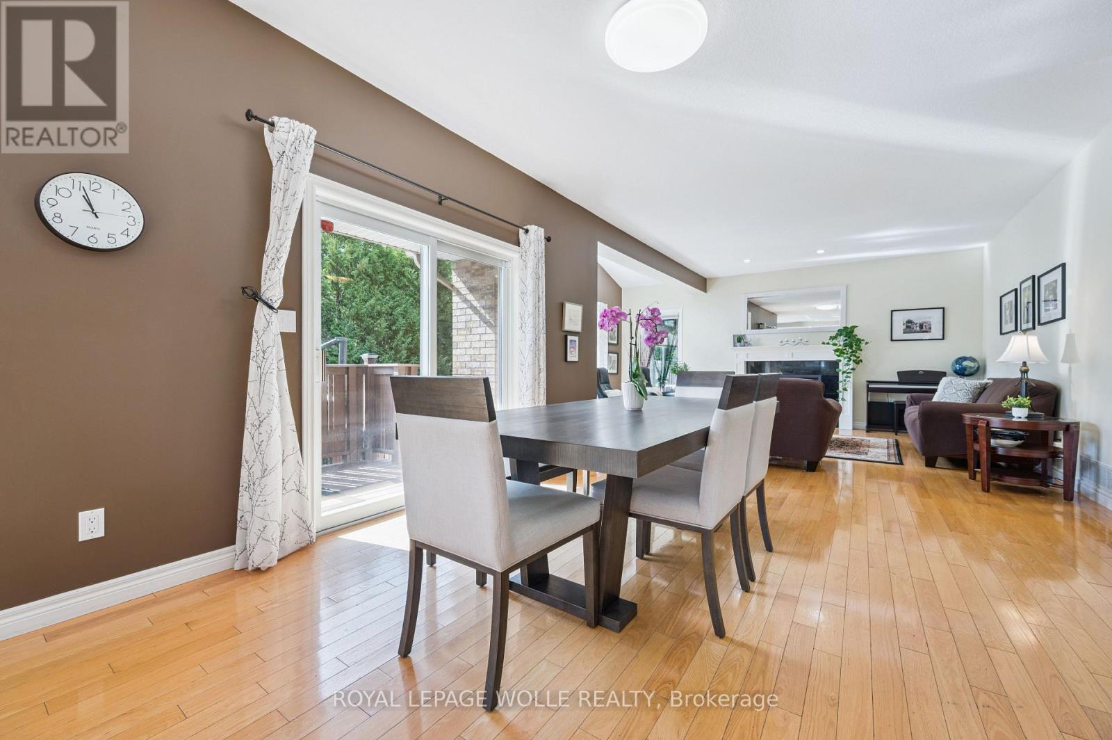 












867 CREEKSIDE DRIVE

,
Waterloo,




Ontario
N2V2S7

