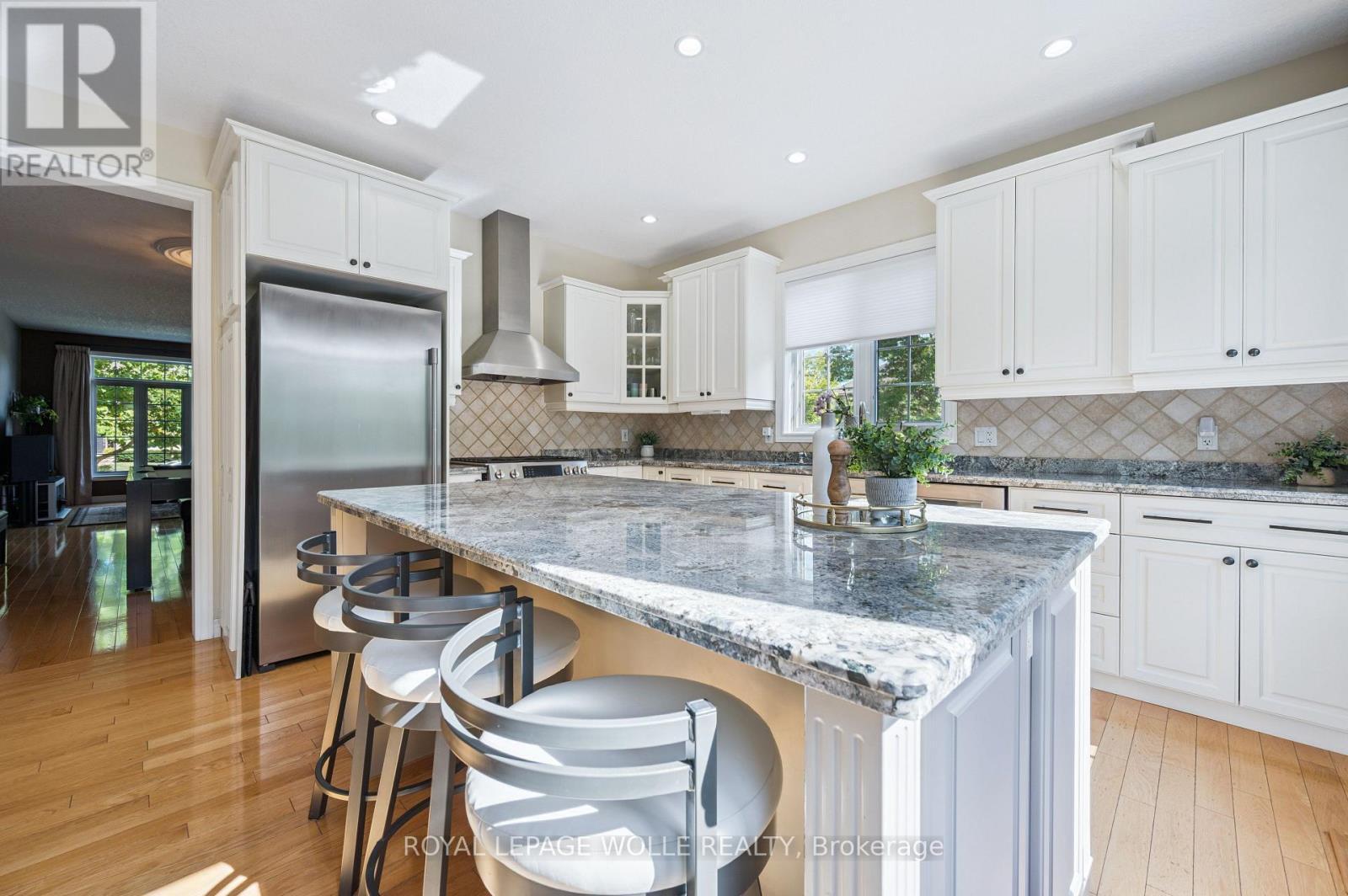 












867 CREEKSIDE DRIVE

,
Waterloo,




Ontario
N2V2S7

