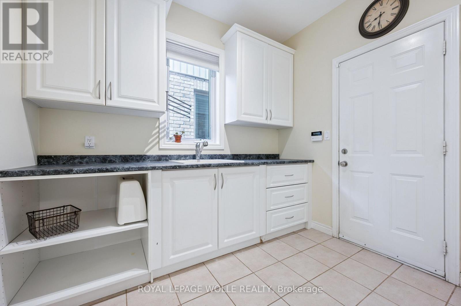












867 CREEKSIDE DRIVE

,
Waterloo,




Ontario
N2V2S7

