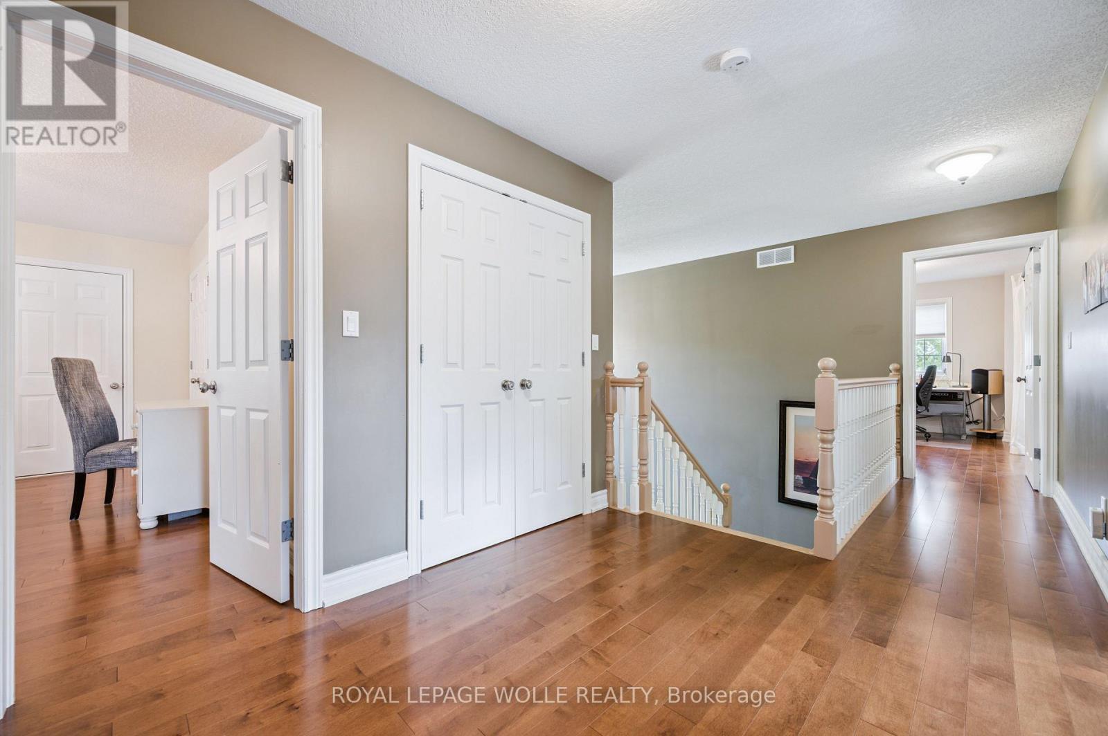 












867 CREEKSIDE DRIVE

,
Waterloo,




Ontario
N2V2S7

