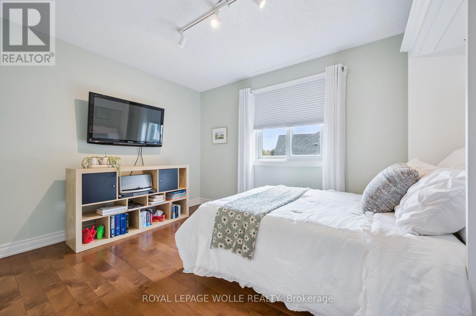 












867 CREEKSIDE DRIVE

,
Waterloo,




Ontario
N2V2S7

