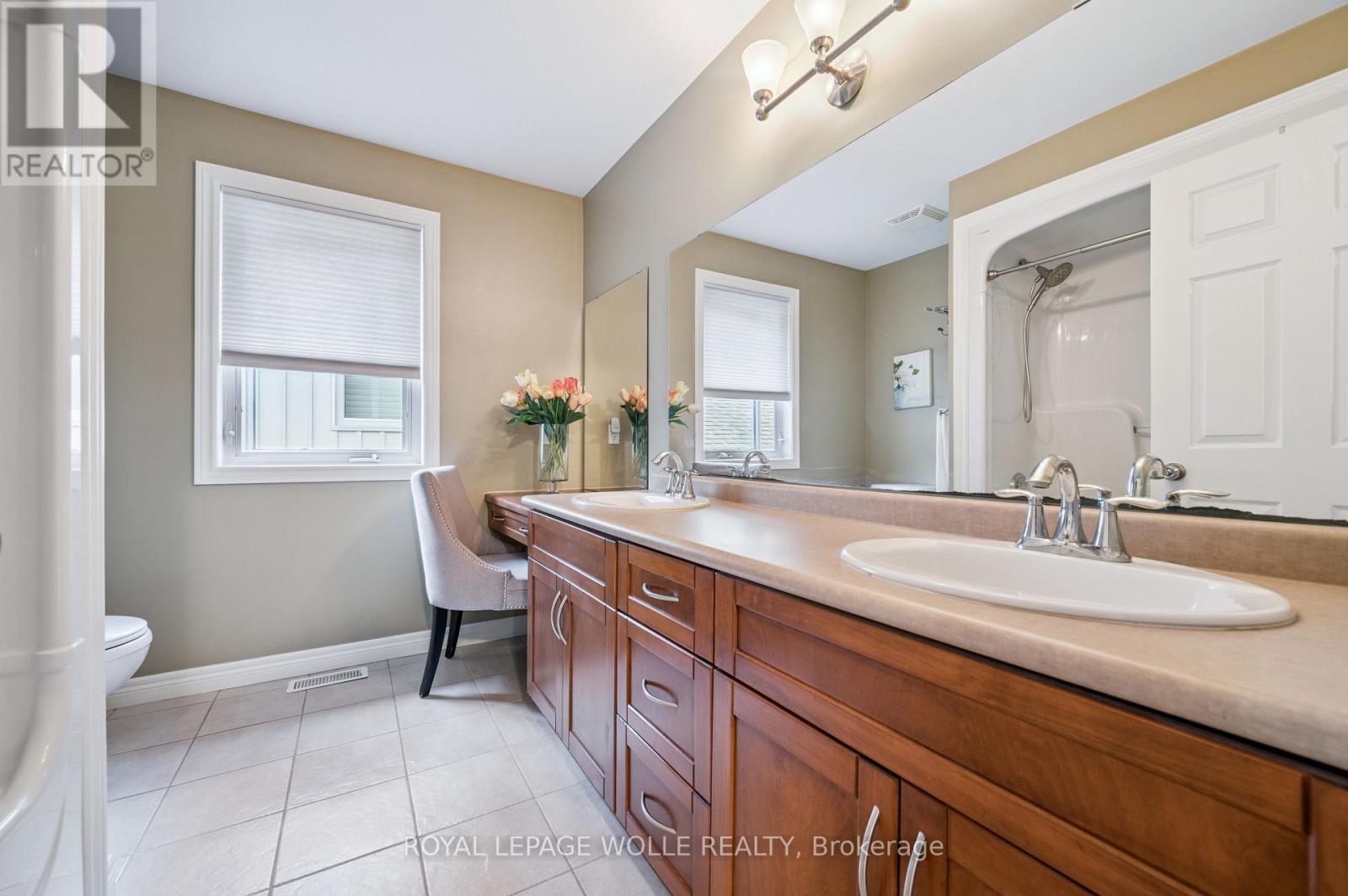 












867 CREEKSIDE DRIVE

,
Waterloo,




Ontario
N2V2S7


