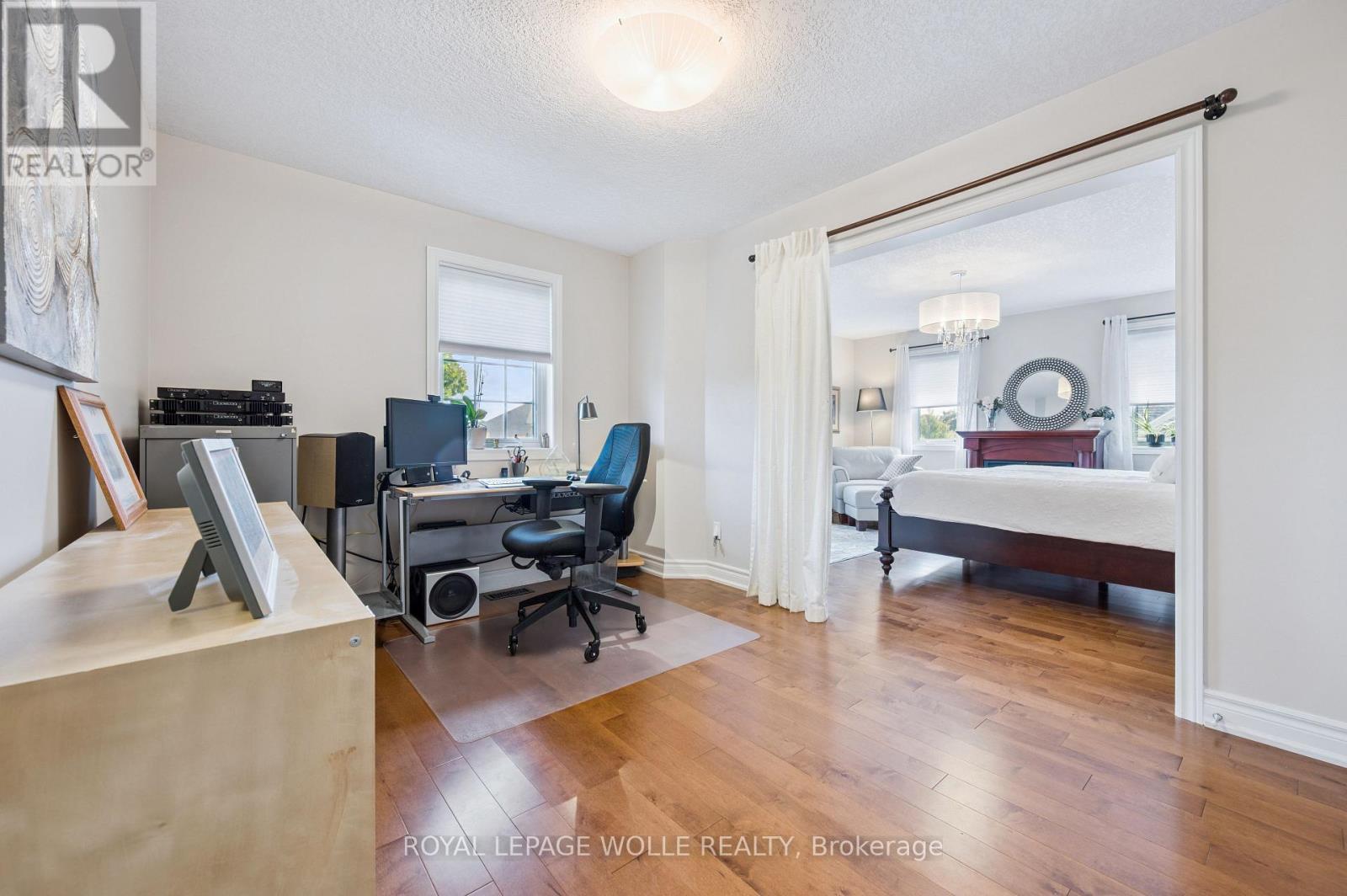 












867 CREEKSIDE DRIVE

,
Waterloo,




Ontario
N2V2S7

