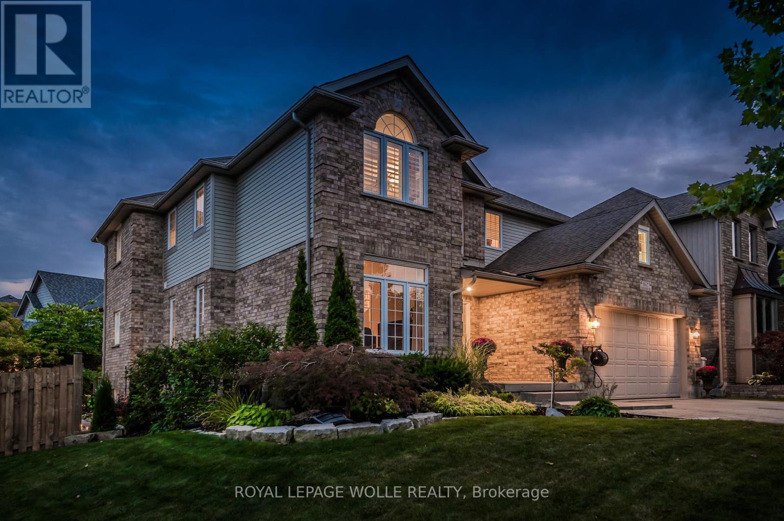 












867 CREEKSIDE DRIVE

,
Waterloo,




Ontario
N2V2S7

