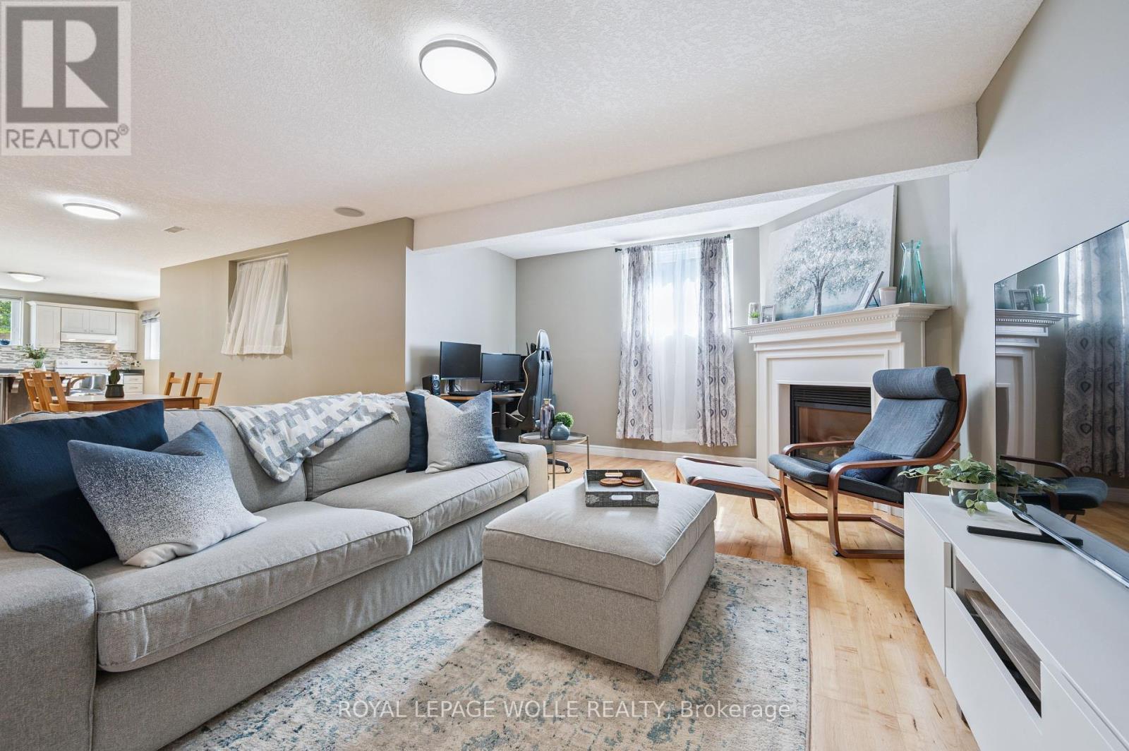 












867 CREEKSIDE DRIVE

,
Waterloo,




Ontario
N2V2S7

