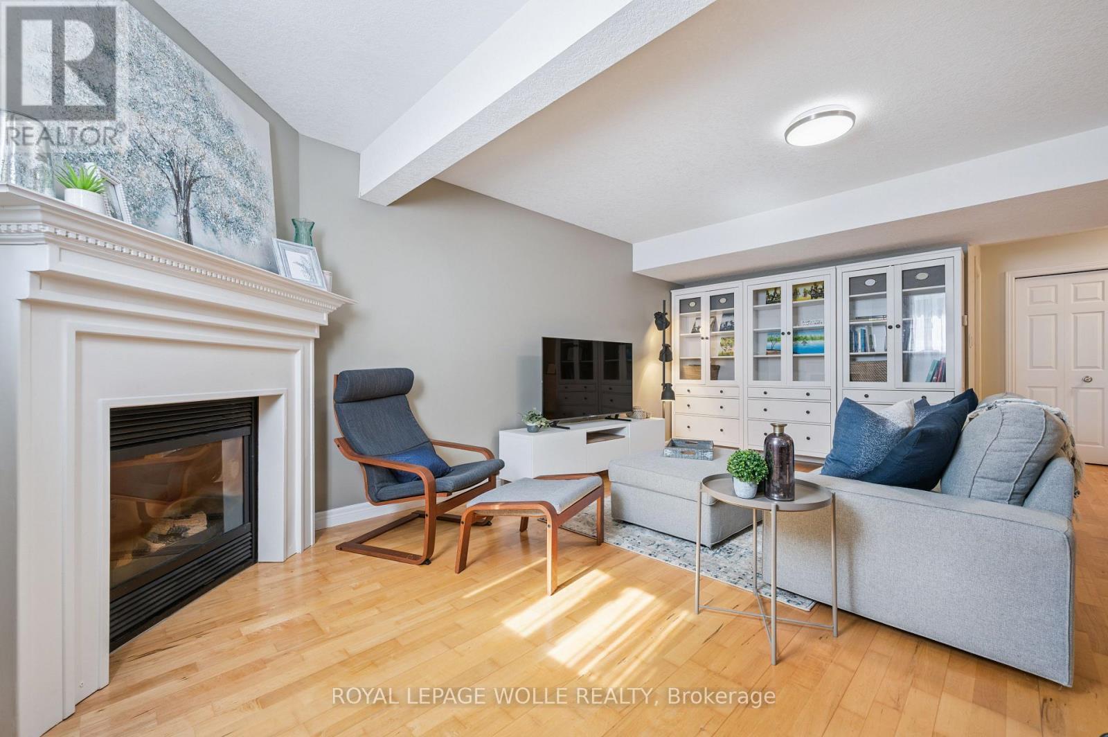 












867 CREEKSIDE DRIVE

,
Waterloo,




Ontario
N2V2S7

