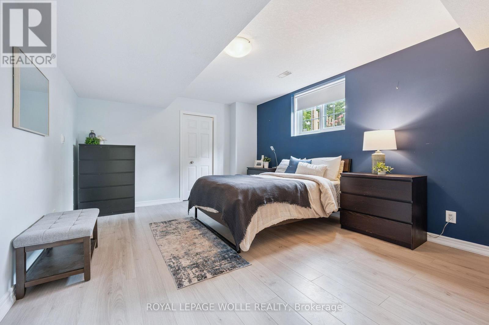 












867 CREEKSIDE DRIVE

,
Waterloo,




Ontario
N2V2S7

