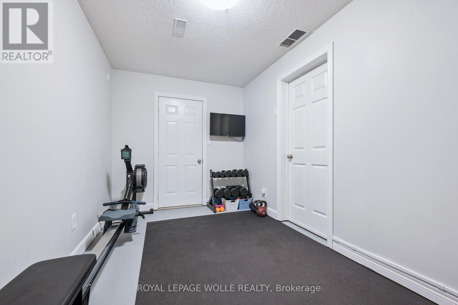 












867 CREEKSIDE DRIVE

,
Waterloo,




Ontario
N2V2S7

