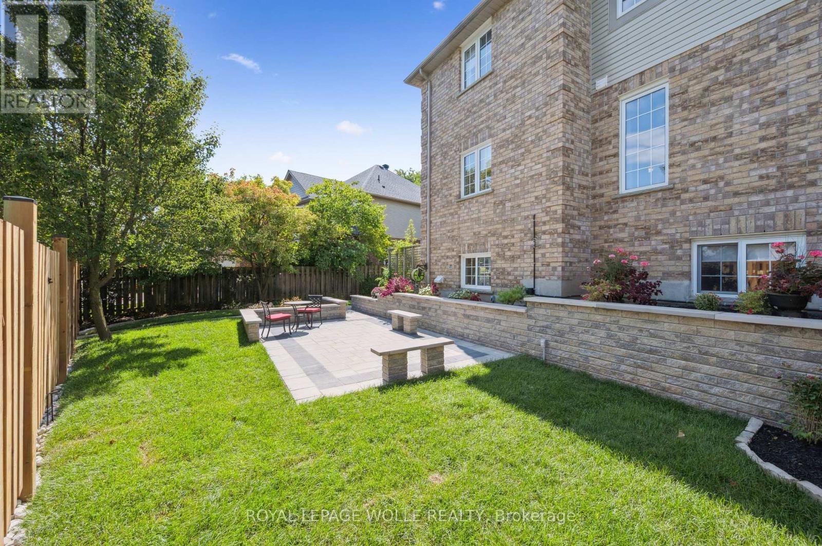 












867 CREEKSIDE DRIVE

,
Waterloo,




Ontario
N2V2S7

