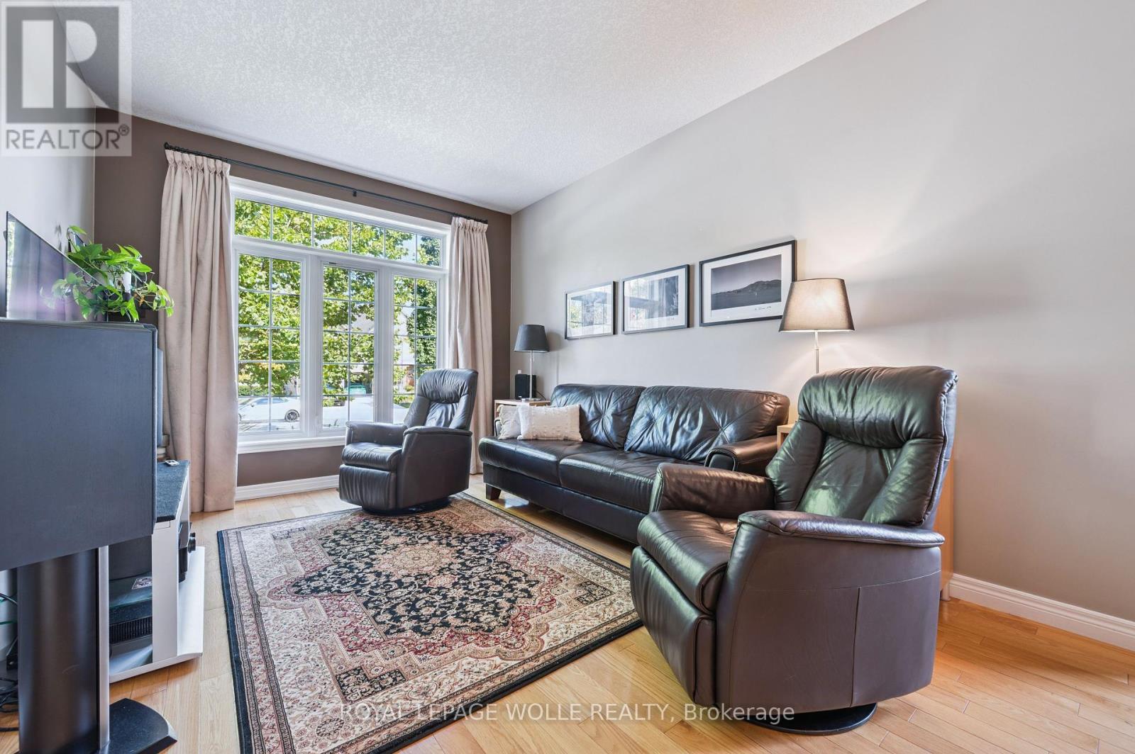 












867 CREEKSIDE DRIVE

,
Waterloo,




Ontario
N2V2S7

