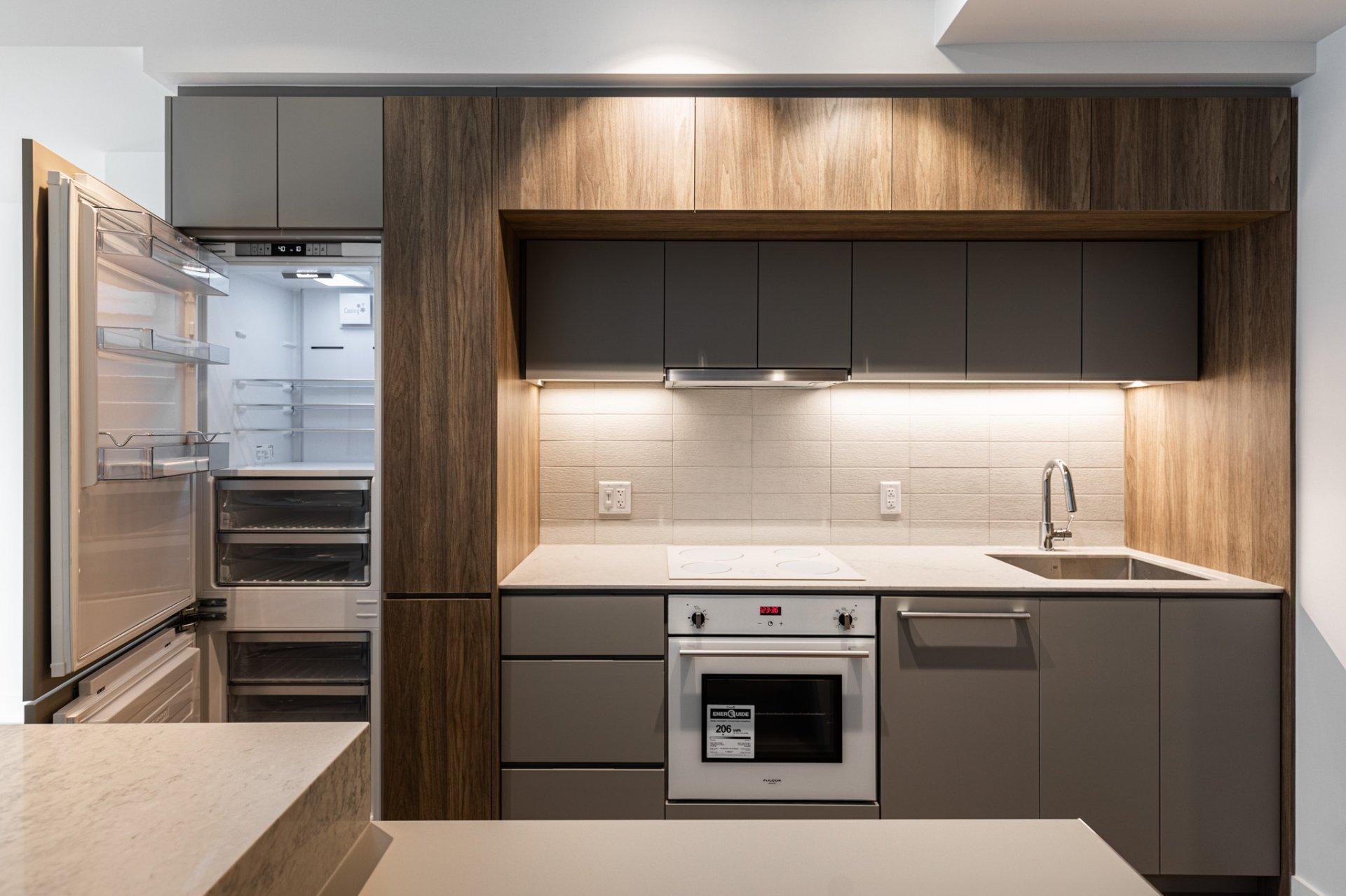 









1288


Rue St-Antoine O.

, 507,
Montréal (Ville-Marie),




QC
H3C0X6

