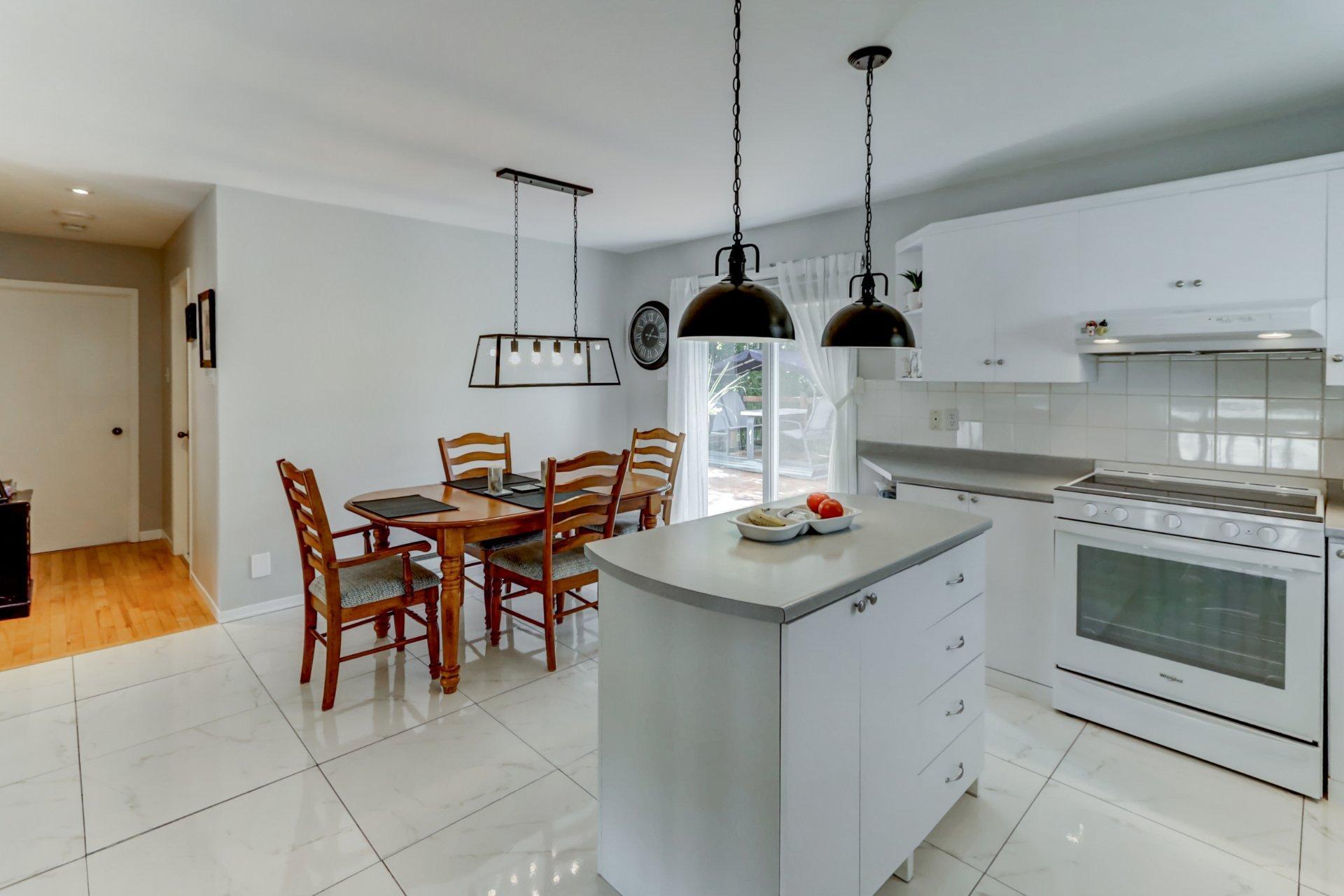 









1329


Boul. Maisonneuve

,
Saint-Jérôme,




QC
J5L1Y6

