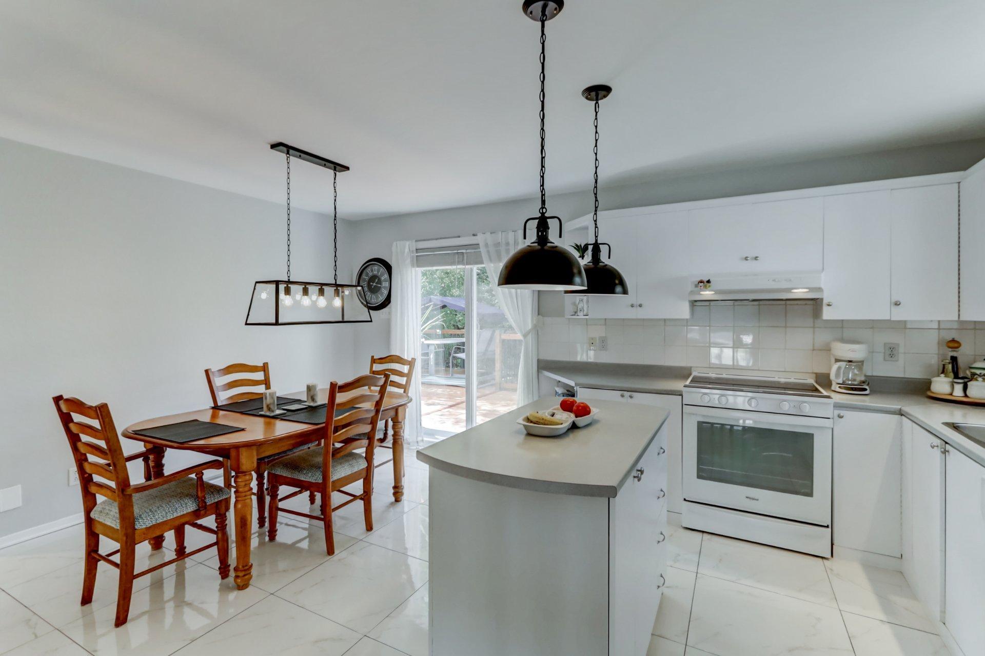 









1329


Boul. Maisonneuve

,
Saint-Jérôme,




QC
J5L1Y6

