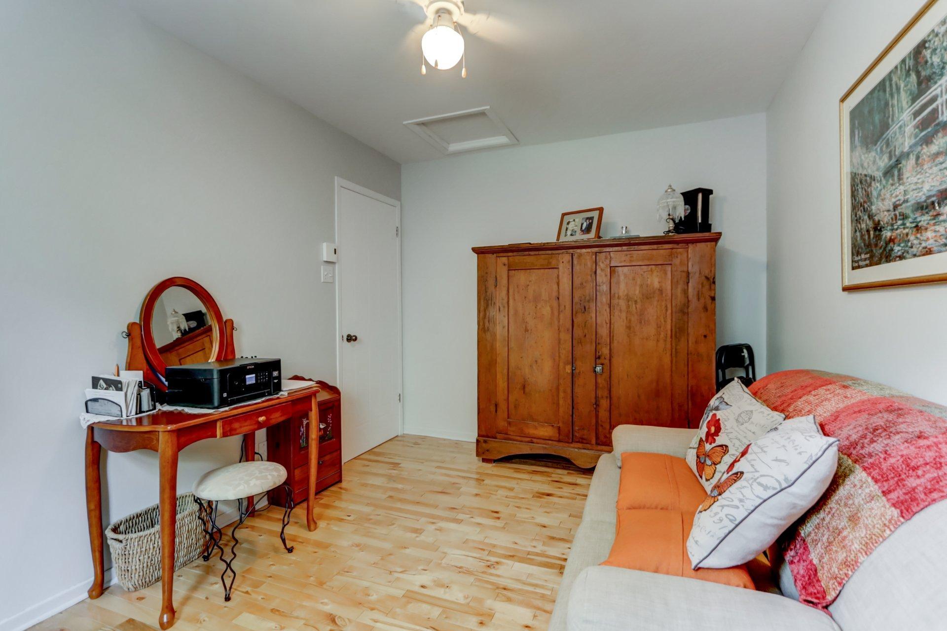 









1329


Boul. Maisonneuve

,
Saint-Jérôme,




QC
J5L1Y6

