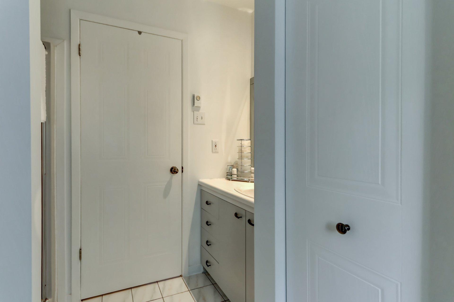 









1329


Boul. Maisonneuve

,
Saint-Jérôme,




QC
J5L1Y6

