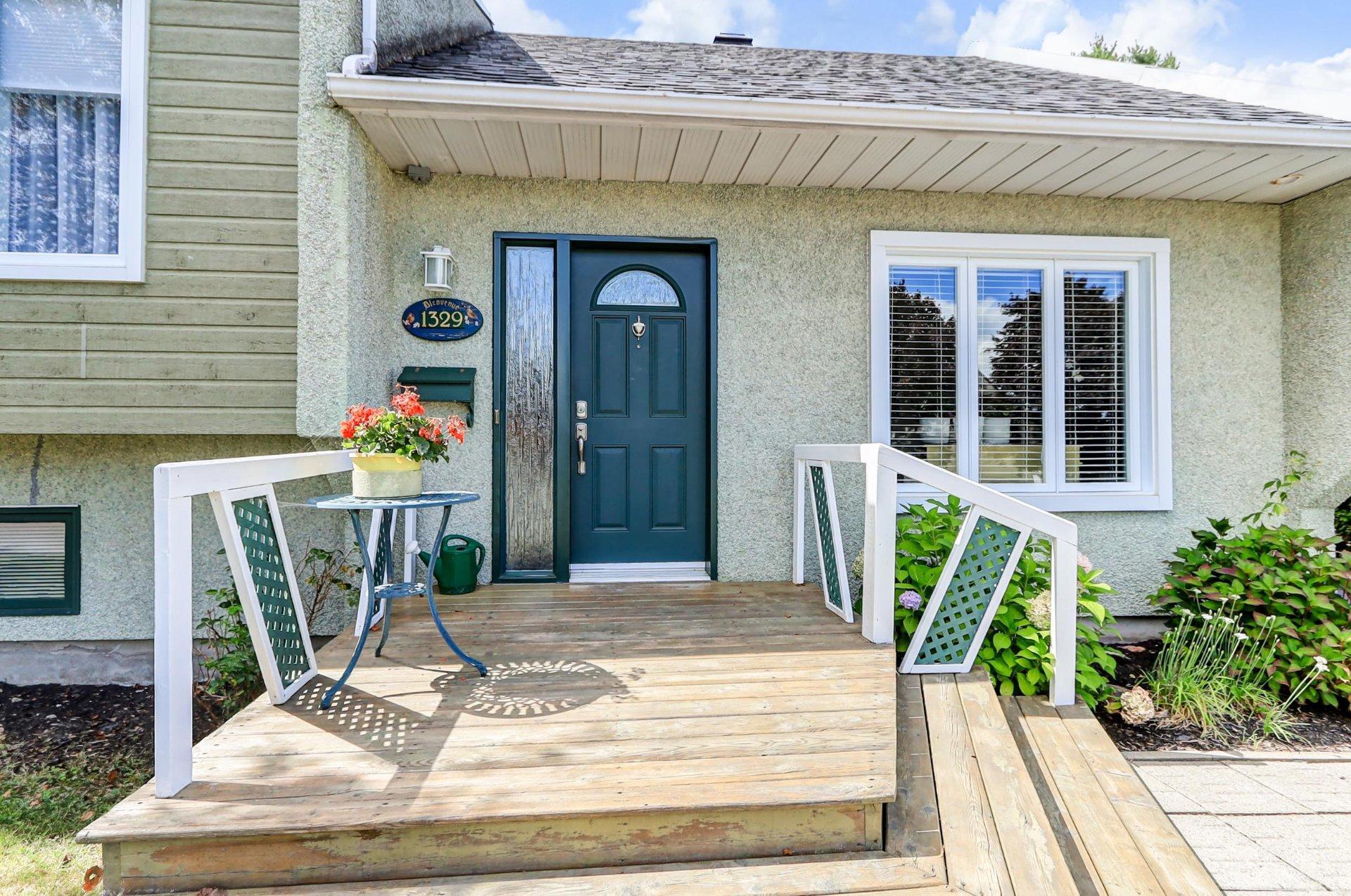 









1329


Boul. Maisonneuve

,
Saint-Jérôme,




QC
J5L1Y6

